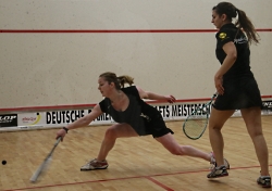 Caroline Sayegh (Rechts) - Veronika März.