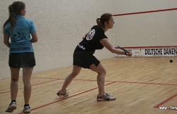Veronika März (Rechts) - Katharina Cladders.
